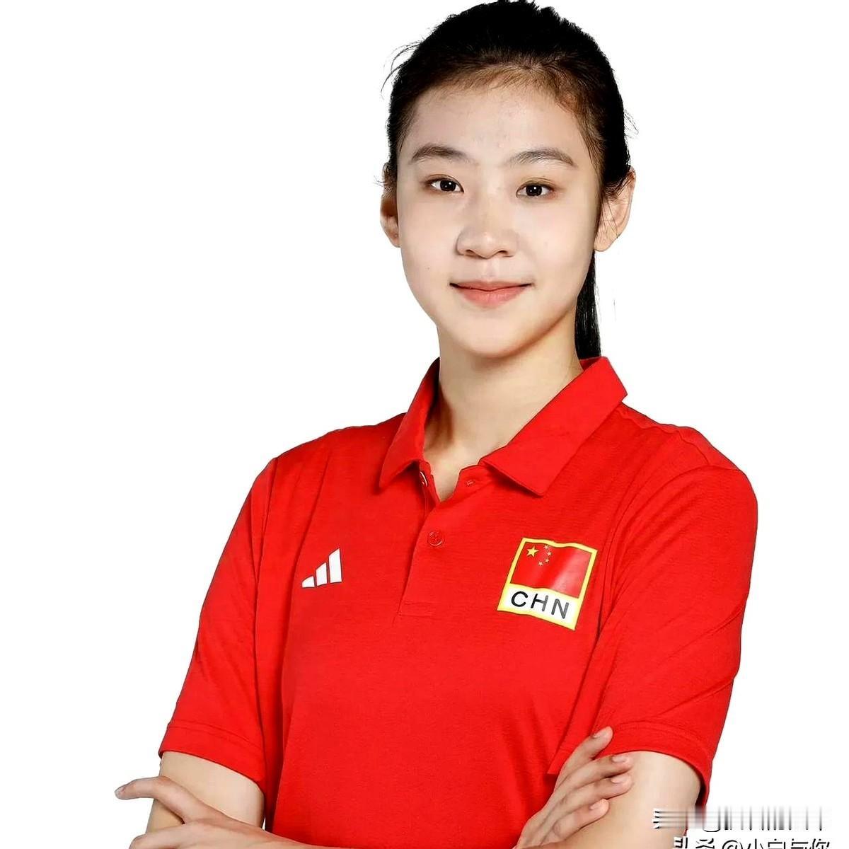 中国女排大名单进行了替换，副攻位置单琳倩变为替补，取而代之的是年轻小副攻王奥芊，