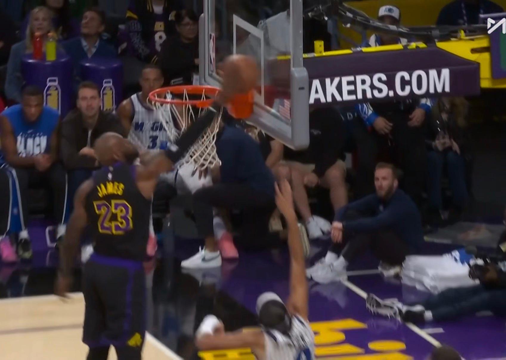 老詹这钉板大帽，还是内个味儿！魔术vs湖人