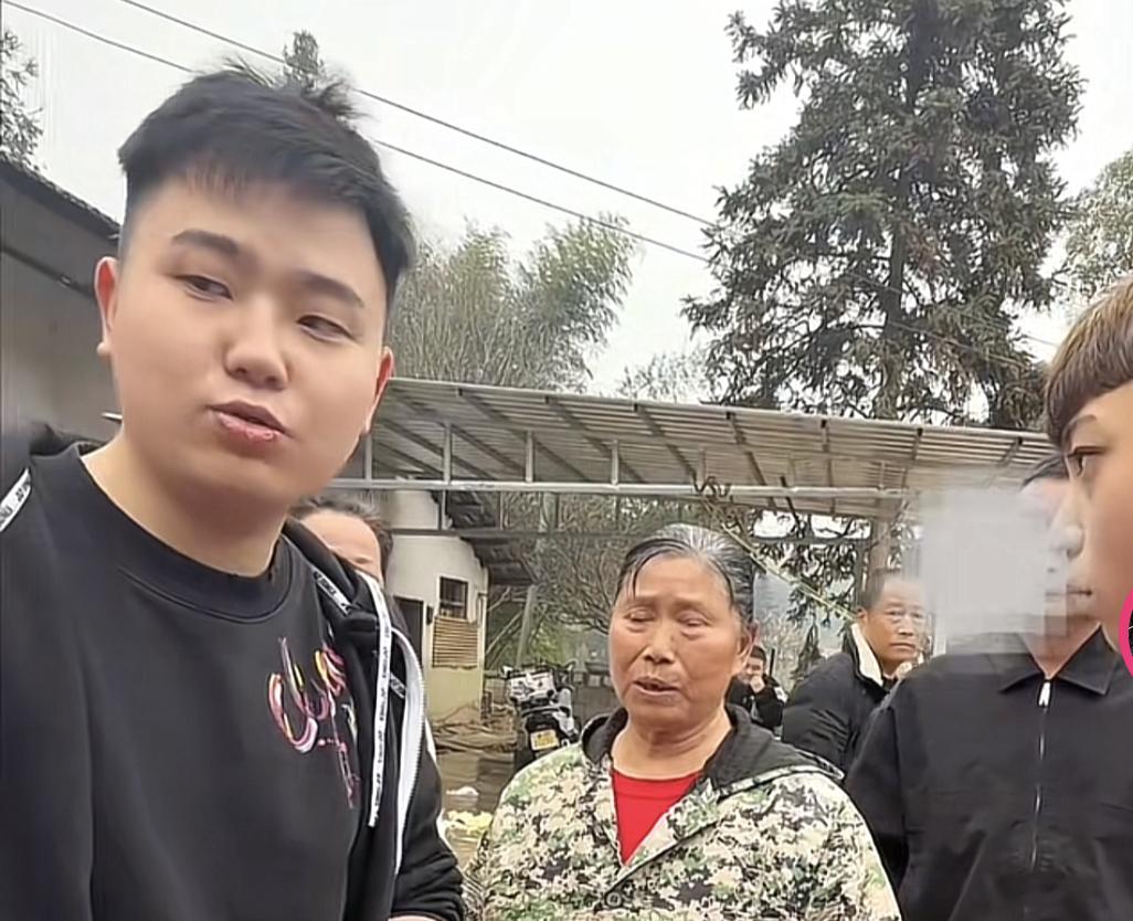 株洲的一场杀猪宴，可是把人性的恶暴露的淋漓尽致！
事情的起因是有一位叫做尹明的博