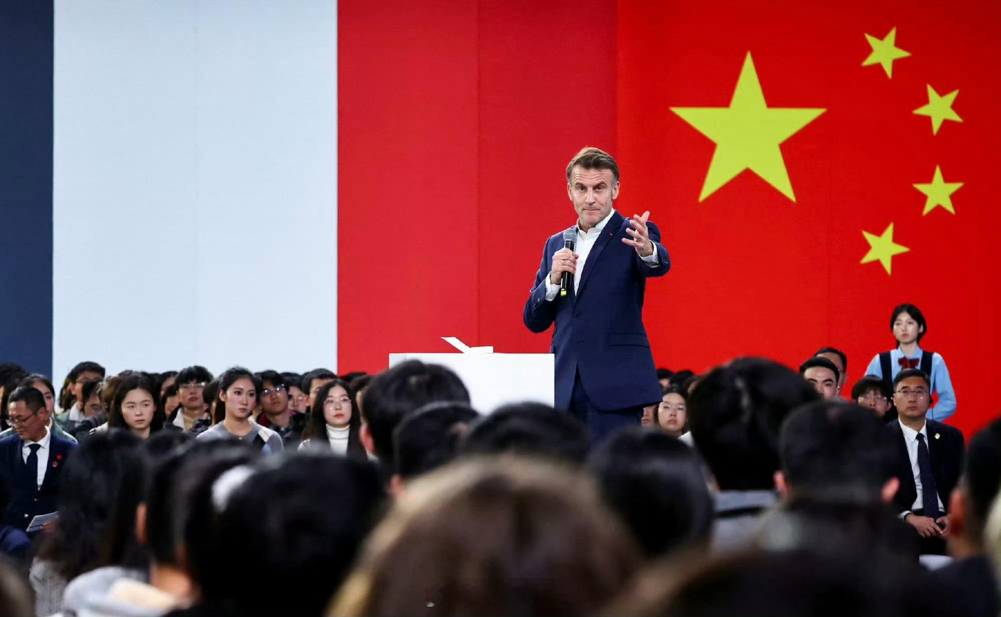 法新社 马克龙你可以怀疑法新社的动机，但是不能怀疑法新社的水平。 