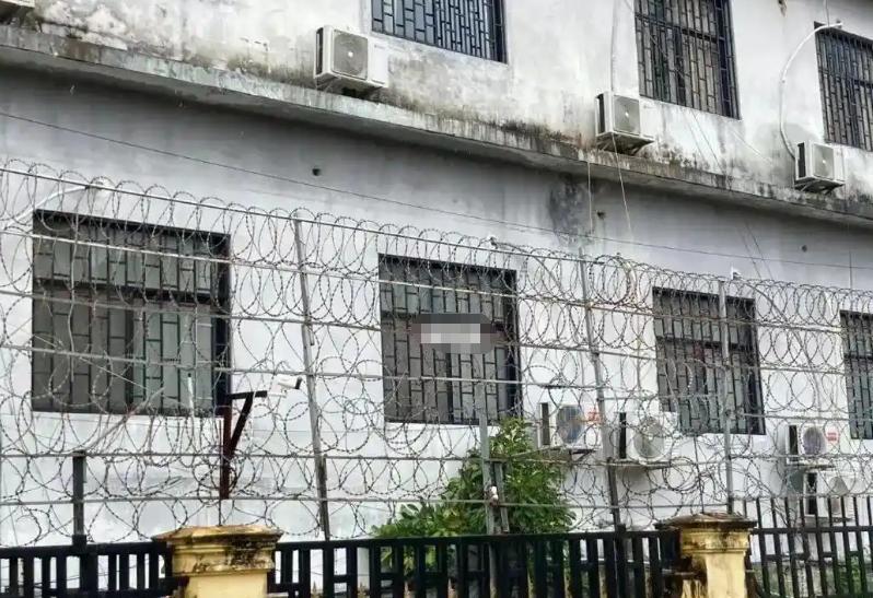 好言劝不了该死的鬼。入职两个月，公司通知去东南亚团建，身边人把嘴皮子都磨破了，说