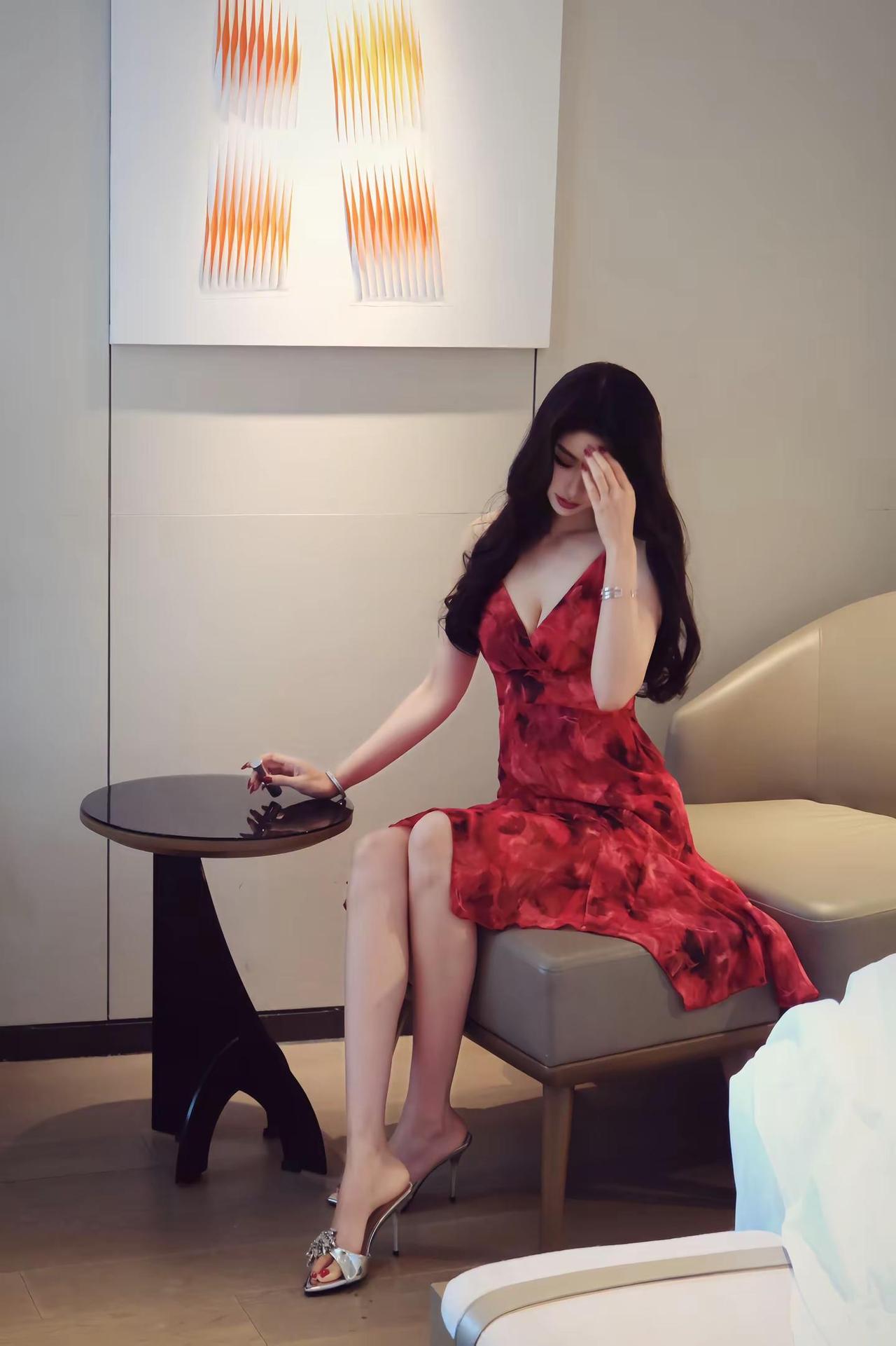 我只想找一个柔软的人 然后让玻璃一样的心落在这个人的手中 仅此而已红裙美学