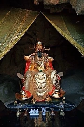 [心]转赞“财神爷”，恭喜你，你的财运来了，不出三日你家里会飞来一笔巨款，留下一