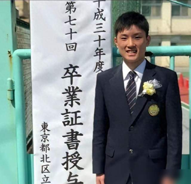 都是归化海外打球，张本智和被中日骂，倪夏莲李佳薇赢尊重，差哪