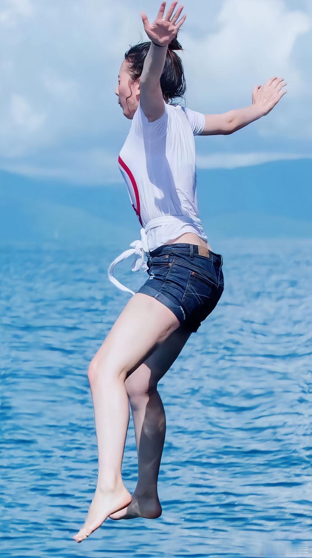 宋祖儿跳水。 ​​​