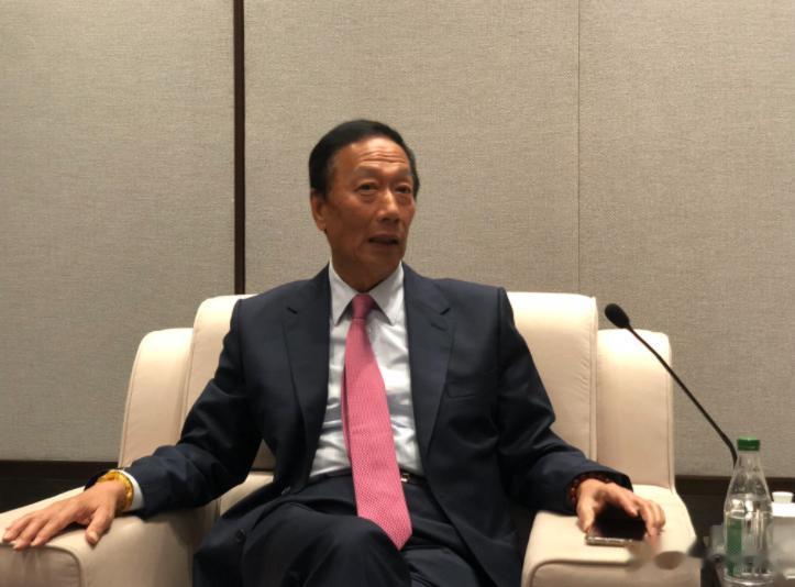 韩国瑜婉拒与侯友宜见面，此时现在侯友宜才知道艰难，当初他不帮人站台，今天人家凭什