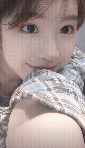 我女儿漂亮是漂亮，就是不肯嫁人，愁死了！[捂脸]