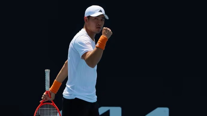 吴易昺3比1战胜纳尔迪 晋级澳网次轮吴易昺网球 今天（20日），2026年澳大利