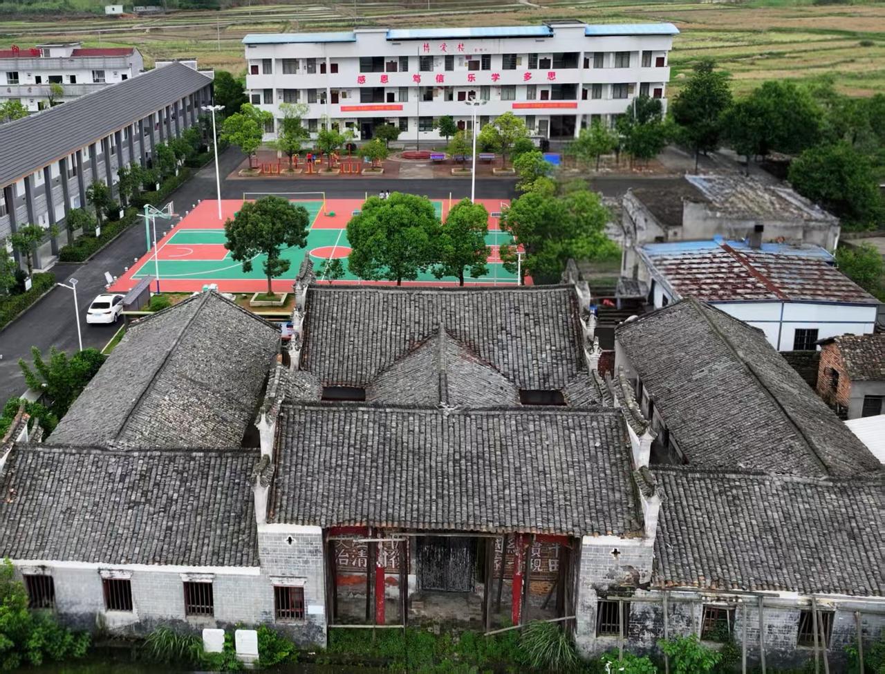 当年茶陵县苏维埃政府在毗塘村建立的列宁学校
       丹霞宋——宋举浦将军摄
