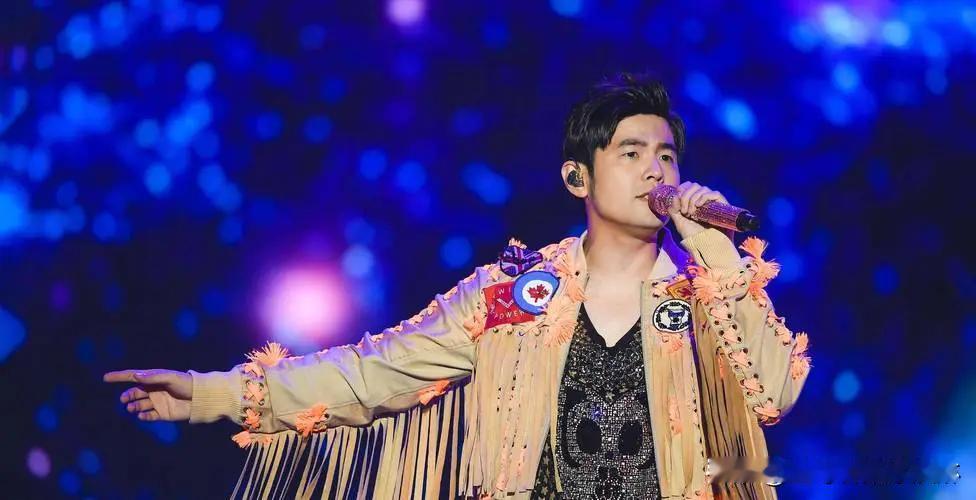 #男明星 澳门输了20多亿#
网传说是周杰伦，在澳门赌博输了20多亿，昆凌当初看