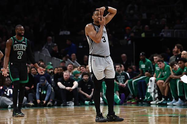 上赛季后半段感觉凯尔登-约翰逊在马刺已经有些鸡肋化了，表现越来越平庸，场上作用也