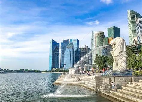 很多网友有这样一种观感：中美起冲突，新加坡挺美国。中日起冲突，新加坡挺日本。中菲