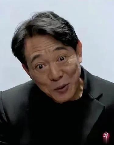 60岁李连杰暴瘦照再引关注。
李连杰新照引发网民热议。 
(综合讯)上个月底刚刚