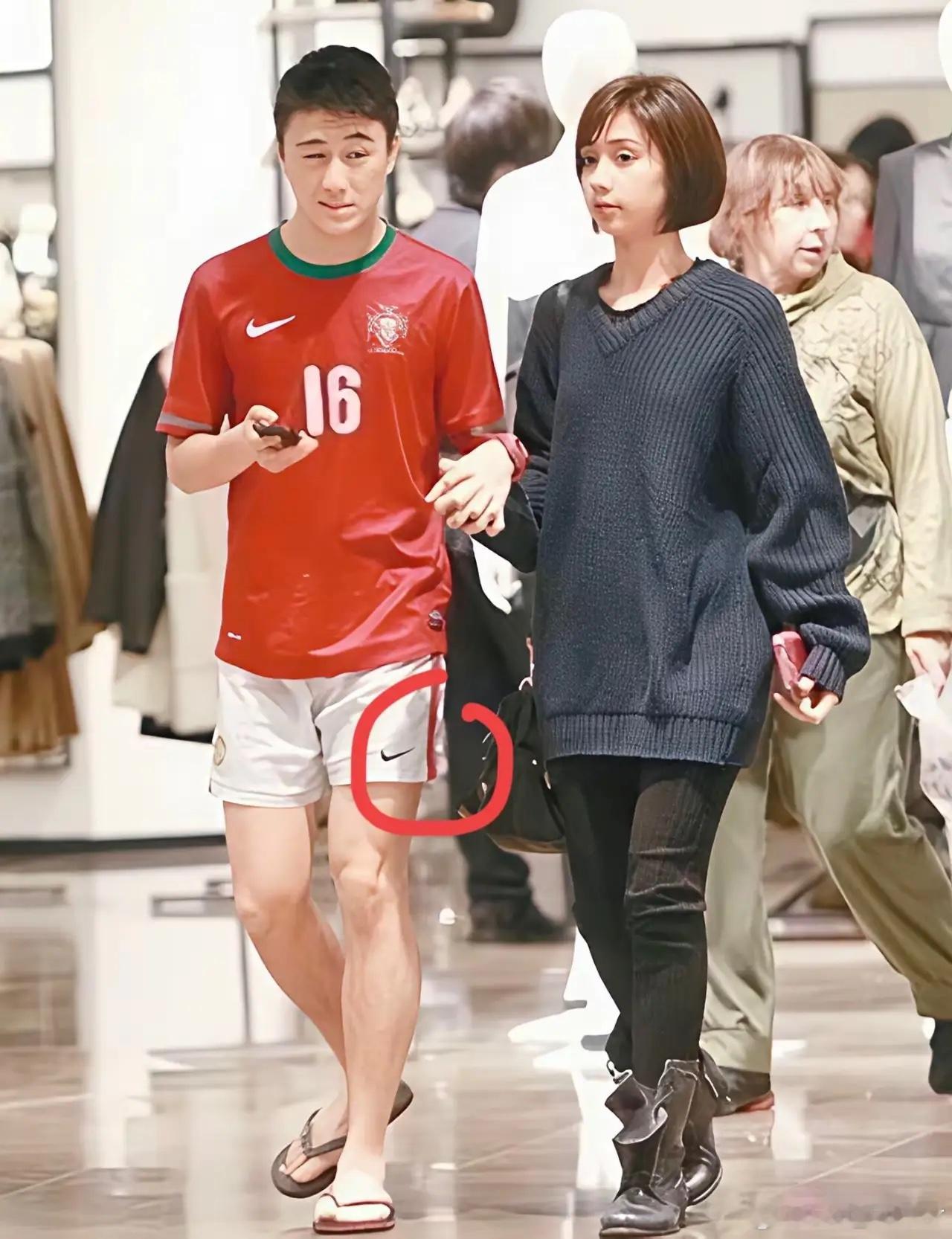 赌王儿子穿的裤子是什么牌子的？ ​​​