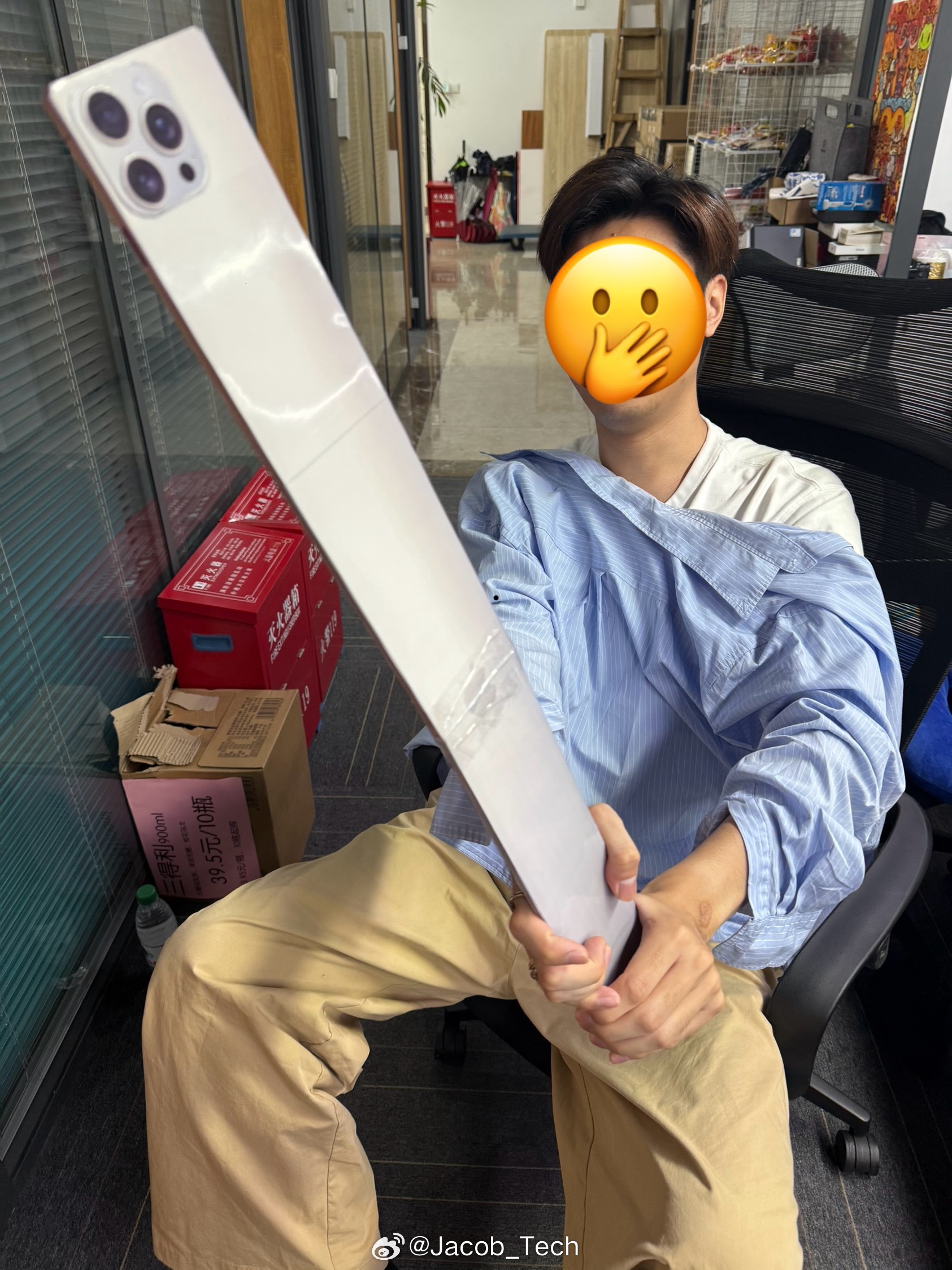 iPhone17 哪有我手上的iPhone38这么好玩呀[doge] ​​​