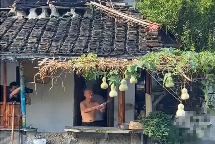 爷爷提前剪葫芦是给流量的一记耳光流量不该建立在消耗普通人的基础之上，部分创作者只