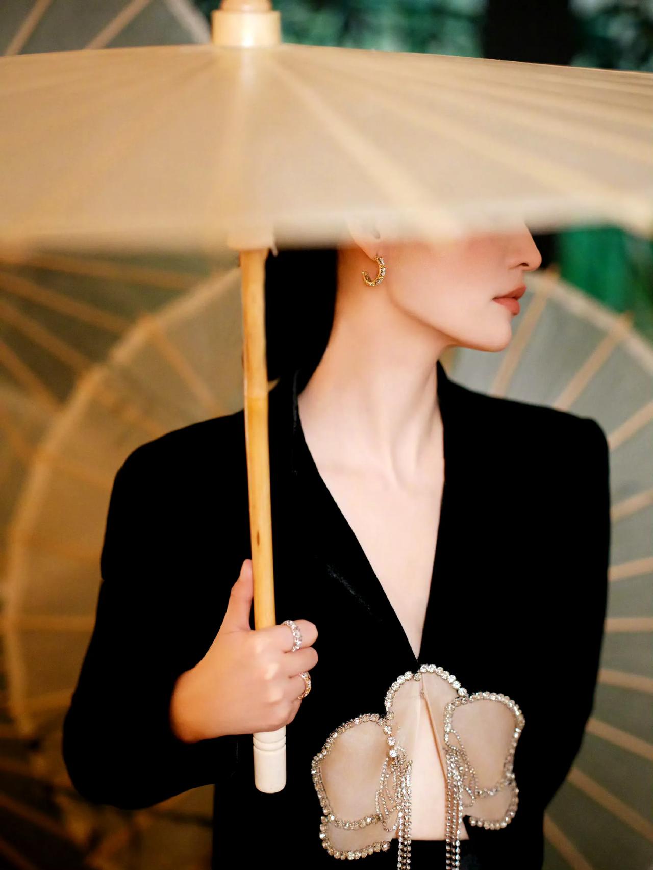 窈窕淑女，在水一方[害羞]
李沁 娱乐
