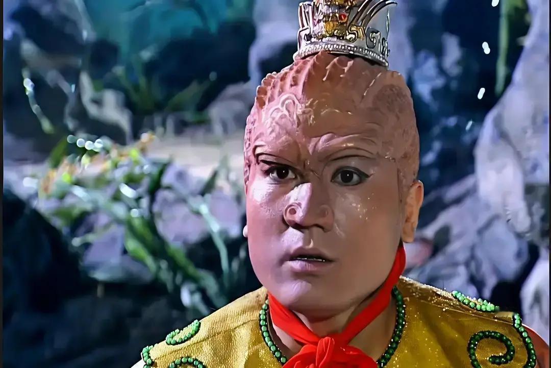 “龙二代”翻车现场！
 
泾河龙王的小儿子鼍洁，被砍爹后心态崩了，直接带妈投奔舅