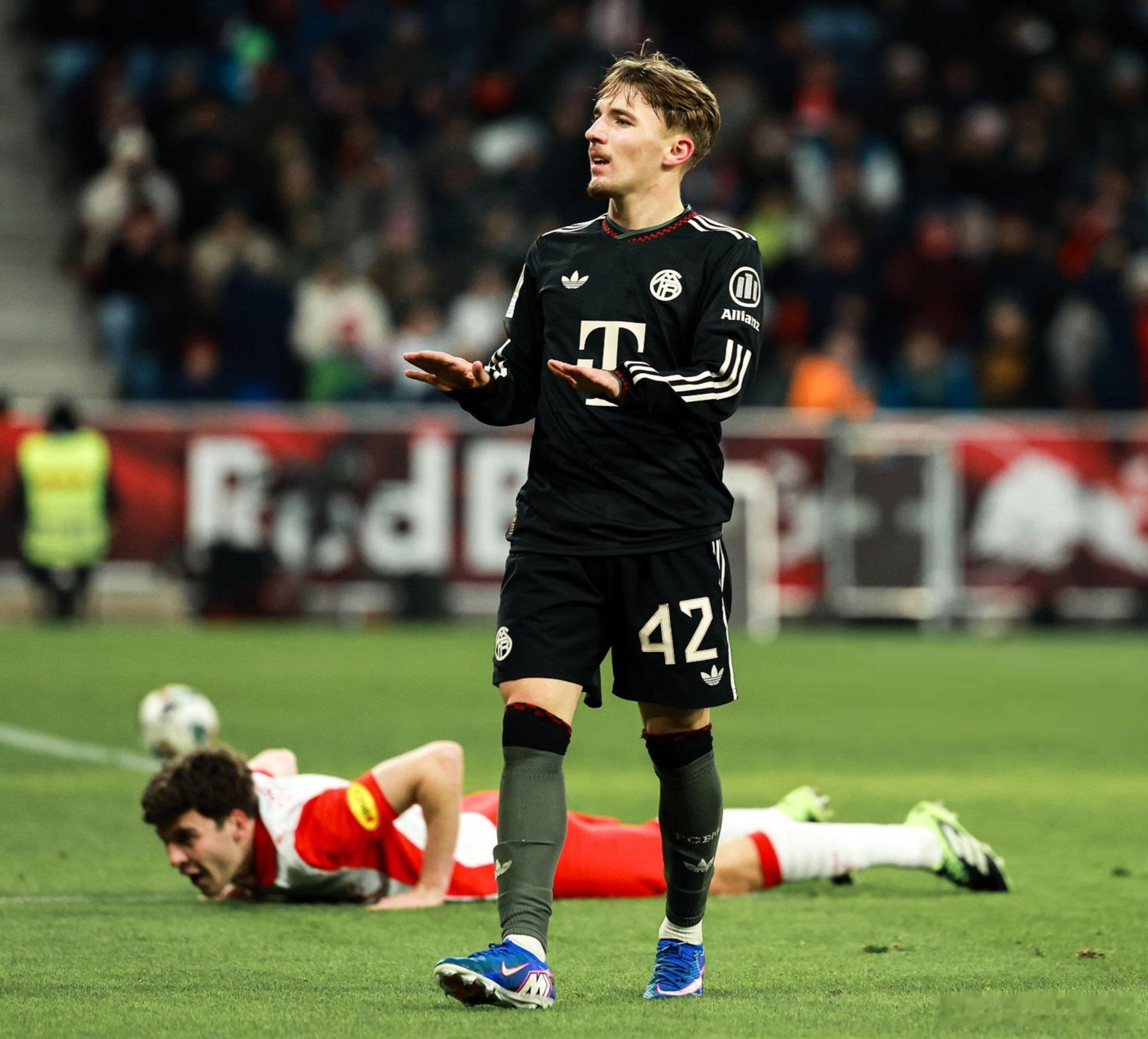 🚨馬克斯·埃貝爾和克里斯托夫·弗羅因德都堅稱倫納特·卡爾已就其言論向俱樂部內部