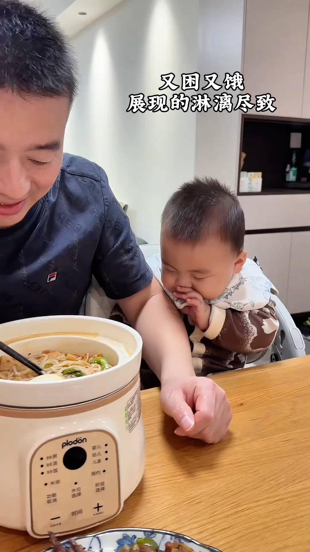 又困又饿展现的淋漓尽致。