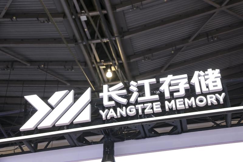 很多普通人分不清两家国产存储龙头，赛道完全不同。
长鑫主攻DRAM内存芯片，电脑