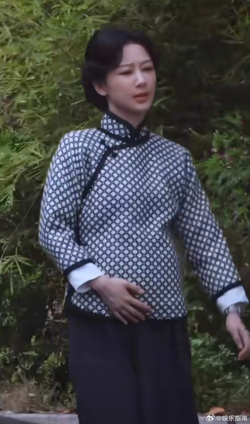 杨紫《玉兰花开君再来》路透，女主怀孕了，演妈妈还挺像样 