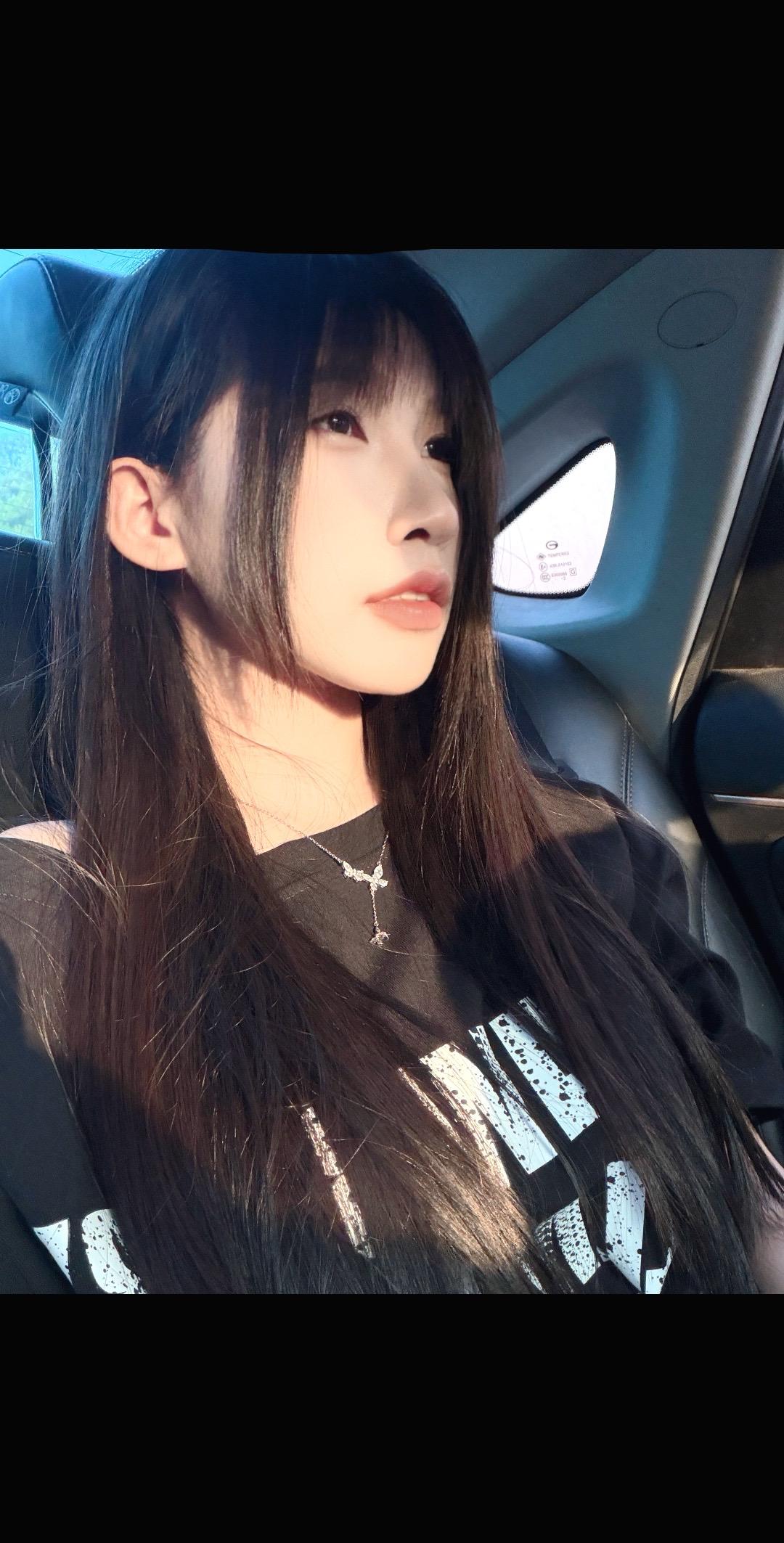 在路上发现一个身影很像你  回过神来才发觉我的城市没有你。