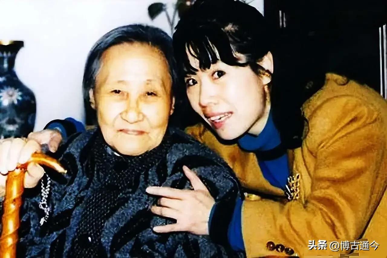 2004年北京病房，83岁老人临终吐露：我是爱新觉罗·韫欢，溥仪亲妹妹
 
20