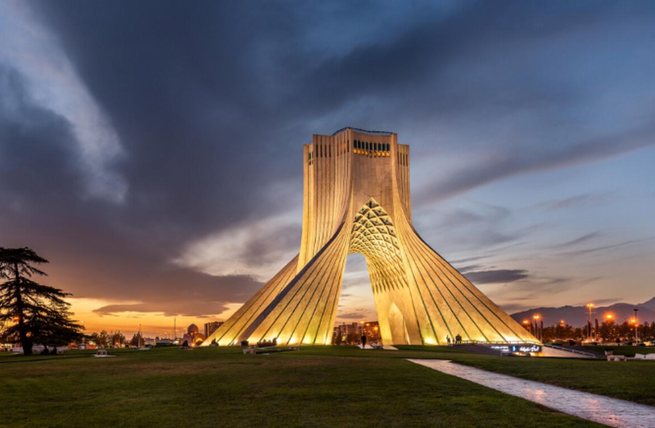 【美国伊朗局势紧绷，就要打起来了吗？预测，本周动手概率高，因为市场已提前躁动】