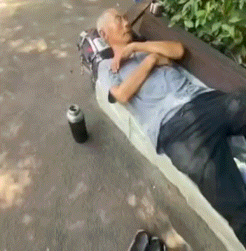 大爷：谢谢啊，小伙子，你真是个好人！