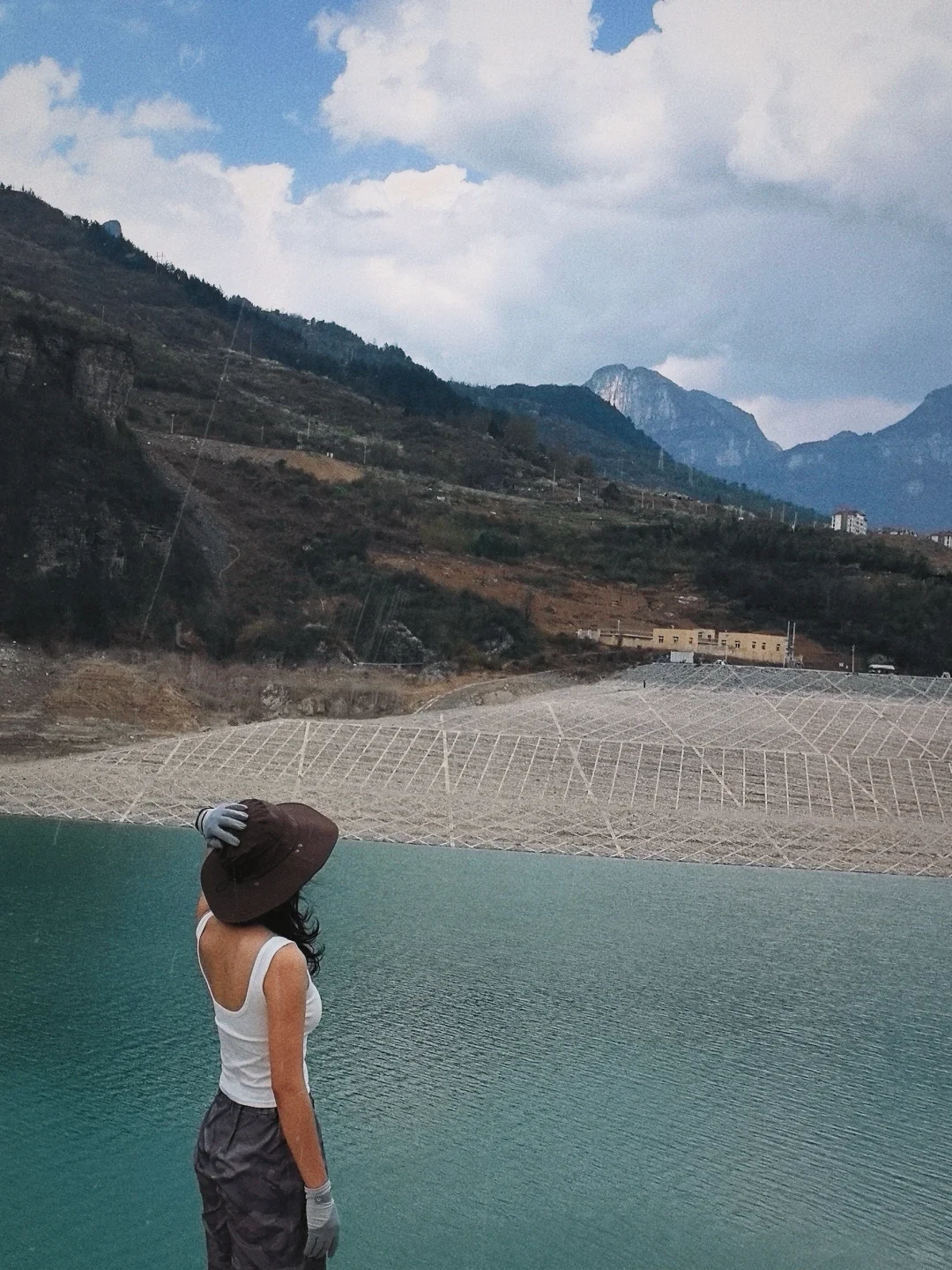 妈耶，果然水库大湖都是超级出片的哇，金佛山178线路中环金山湖徒步也这么有意思，...