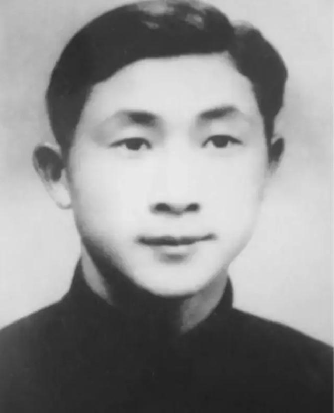 1947年，地下党员邱世毅怀揣绝密名单被捕。出卖他的不是别人，正是他一手培养、无