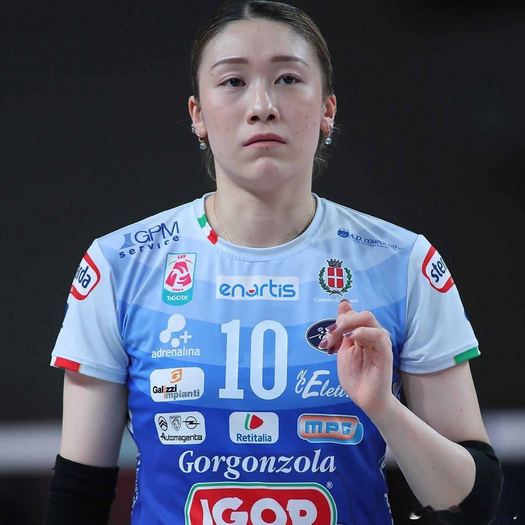 诺瓦拉欧冠0-3完败费内巴切。其实只打了一局多的石川真佑数据还可以，9扣5钟0失