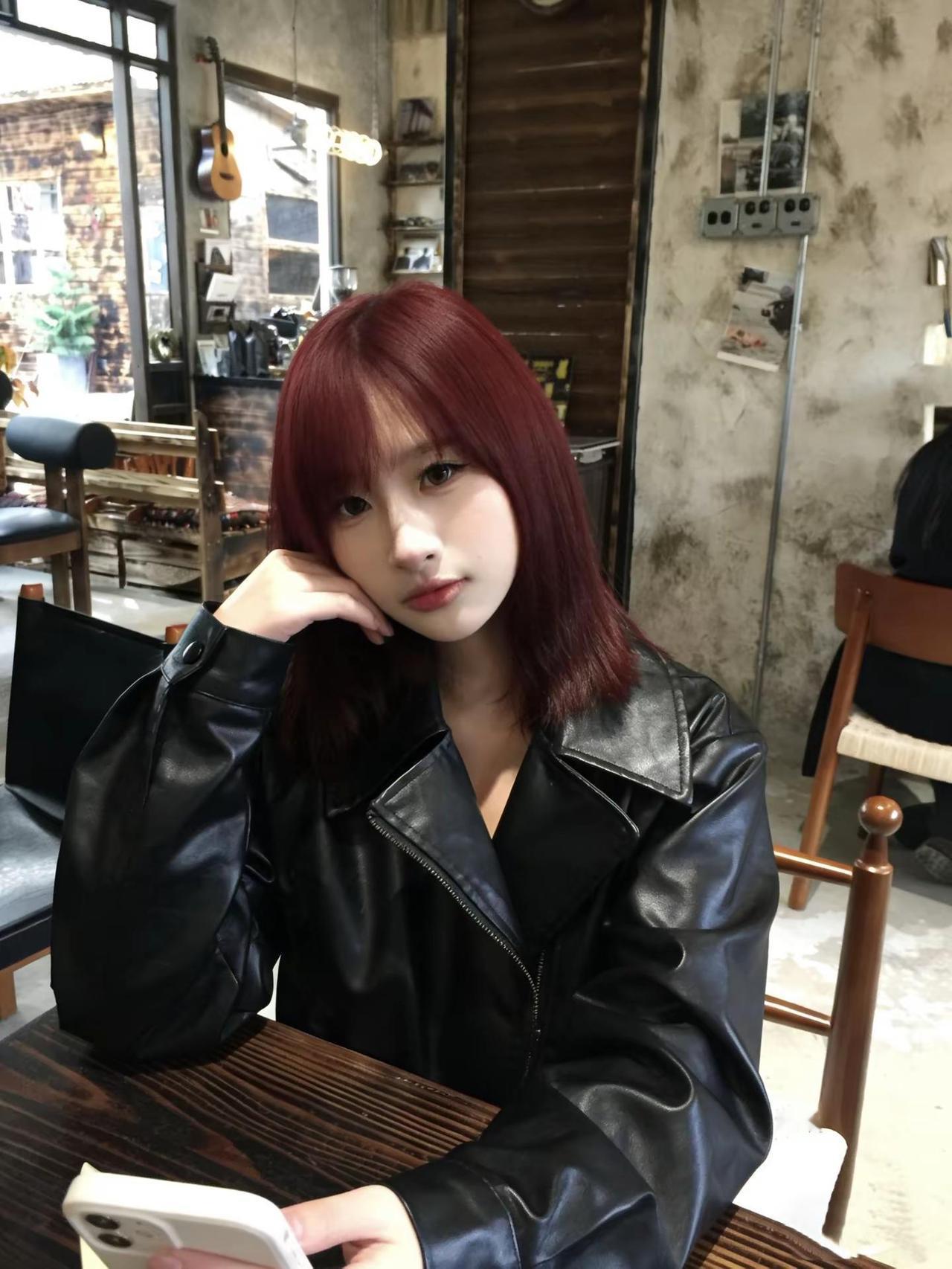 你对我的要求超过了你的长相。红发色 低像素 大帥哥