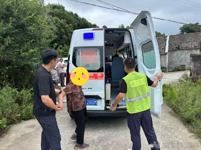 老人二度走失玉环民警通宵搜山6月24日傍晚，台州玉环大麦屿派出所接到群众报警：家