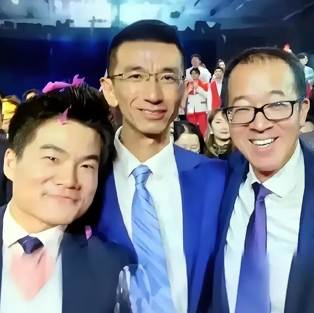 董大网红的字母娘经常来我的评论区说昨这么酸呢，太酸了！
这和闰学晶不一样吗？酸黄