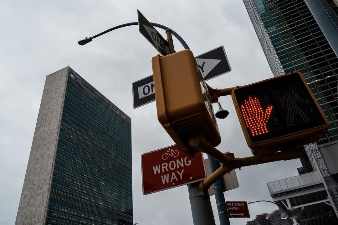 新增条款后，欧洲议会更接近批准美欧贸易协议
 
在资深议员同意在计划于2月24日