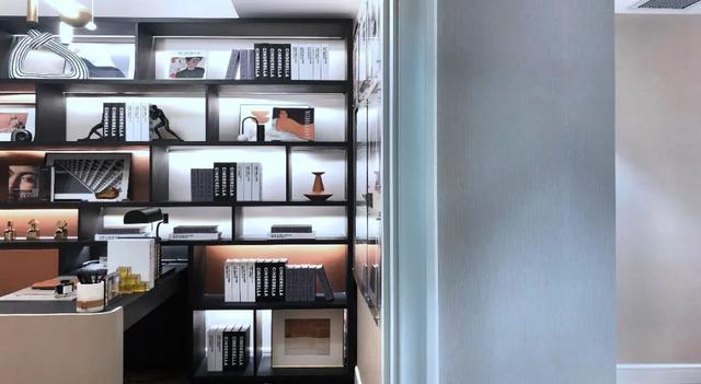 180㎡现代时尚，中性色的空间，暗橙色点缀，带来稳重端庄的氛围