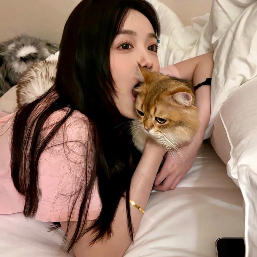 你说我物质，但这个世界上就是有人花钱买我开心。 ​​​