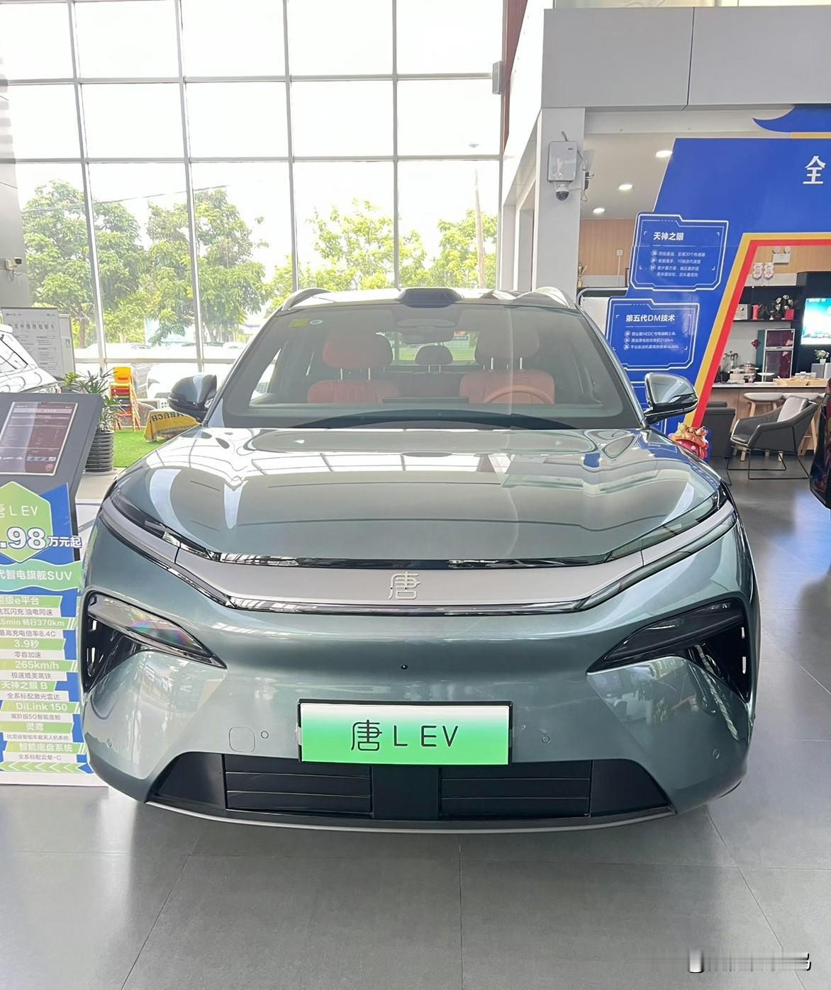 七座SUV后排能当儿童乐园？外放电煮火锅实测稳了，露营党现场疯狂拍照。 ​鸿蒙5