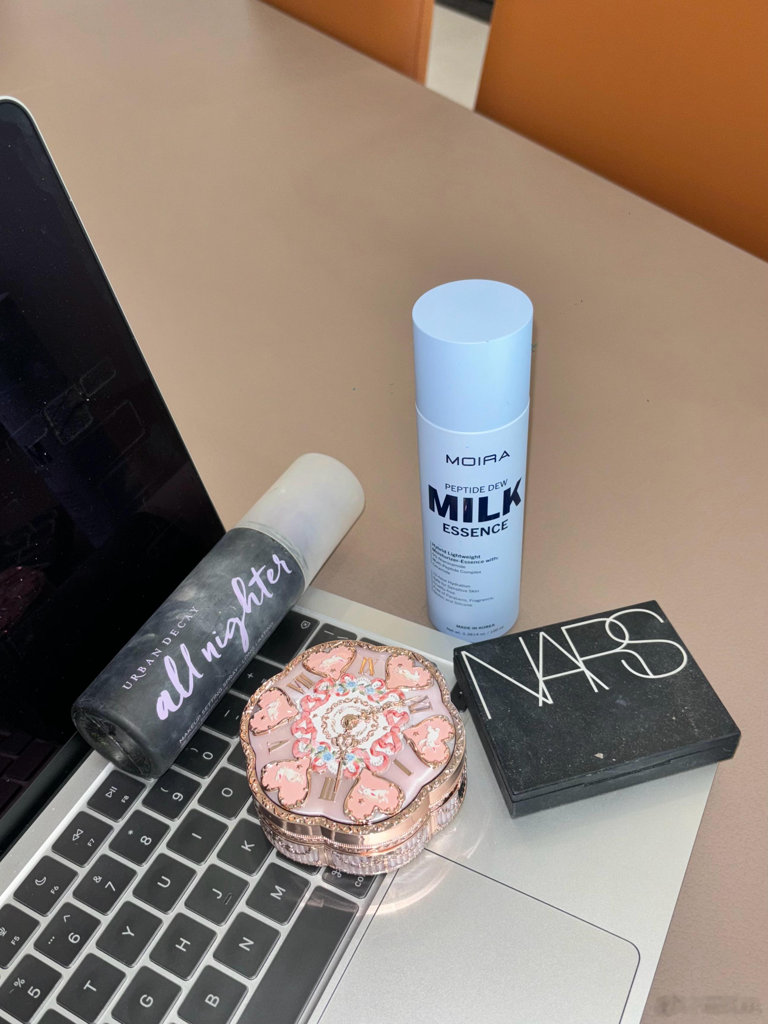 再说一次！！花知晓这个气垫特别好用！！第一次用的时候一定要激活，然后混合匀，之后