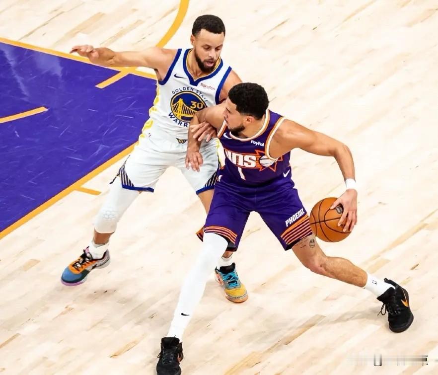 库里打的不如波杰姆斯基……
布克打的不如杰伦格林……
班凯罗打的不如贝恩……
恩