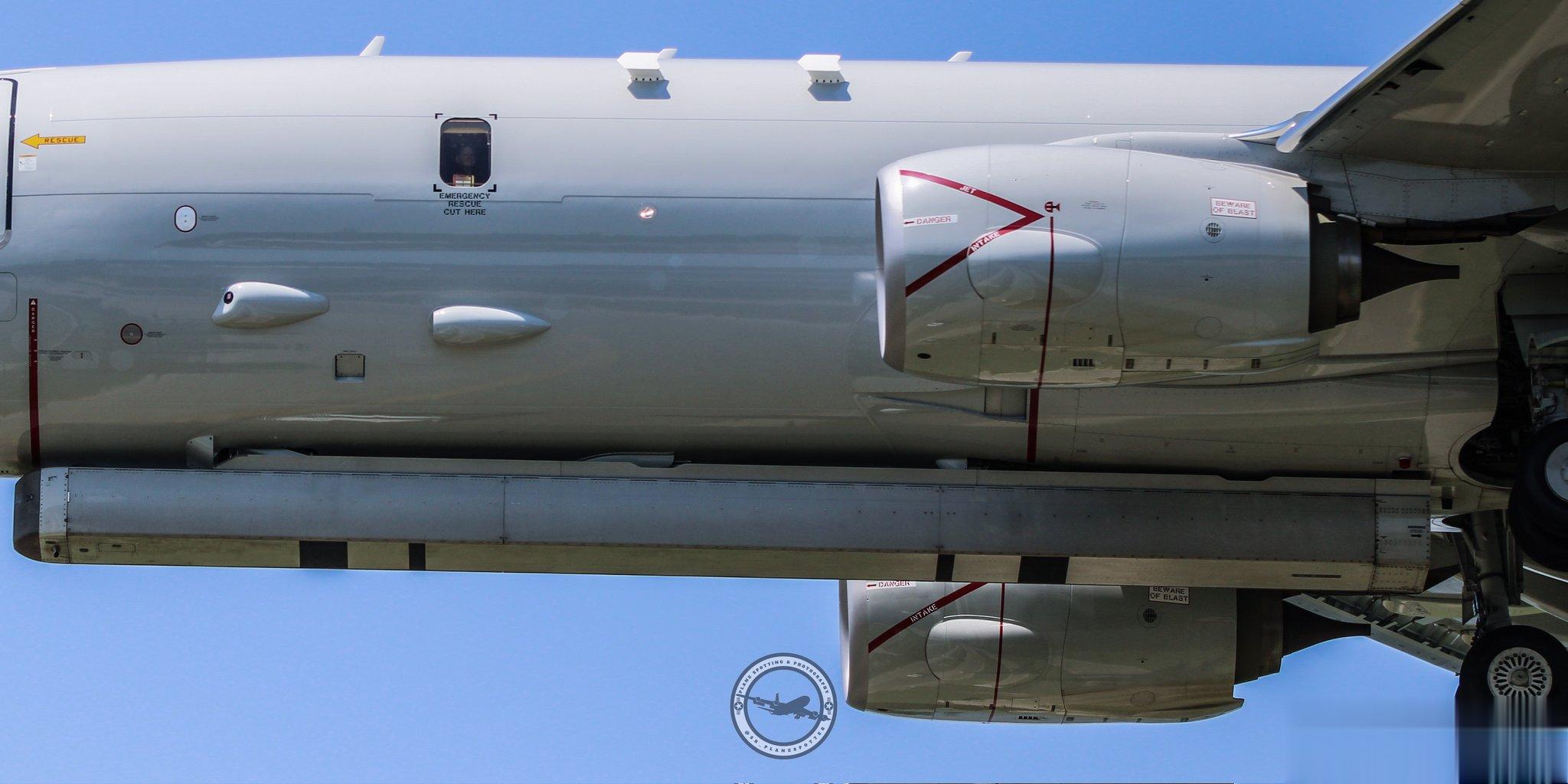 P-8A机身下的 AN/APS-154大长棒子#武器装备[超话]##航空[超话]