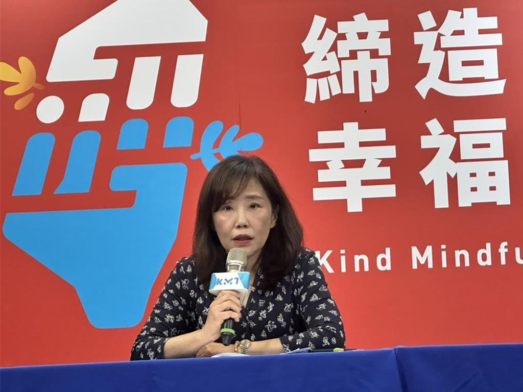 这次，“骚康战情妇”里的奶精，要随郑大妈一起“登陆”了。 