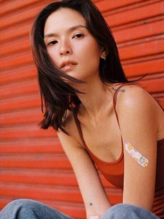 泰国女星克莉丝汀在家中身体不适求救时，遭上门救护员性侵，被拍下裸照，此事引发泰国