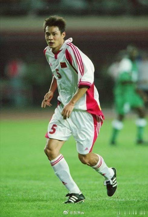 范志毅一口气颠了30个球范志毅老了还是范大将军 看完直接破防！退役多年仍保持着顶