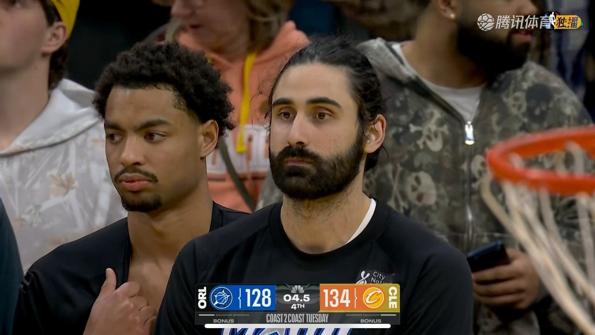 魔术131-136不敌骑士，遭遇六连败！米切尔轰下42分，班凯罗36分魔术vs骑