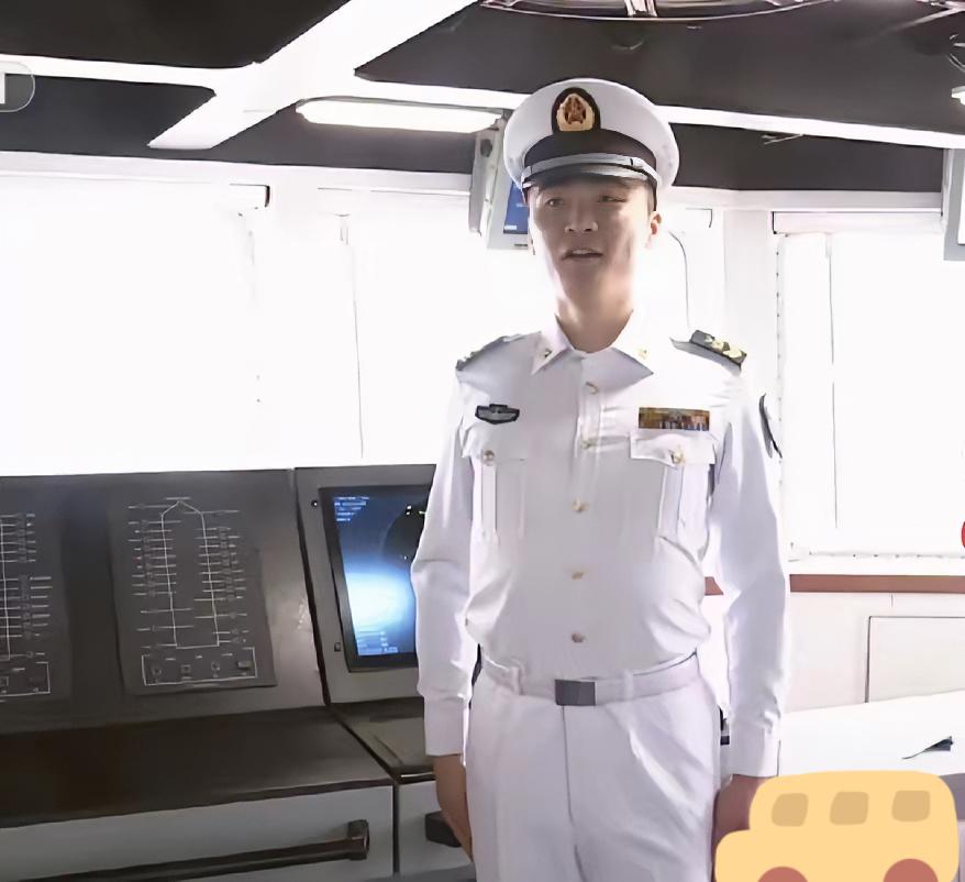 这个小伙子前途绝对不可限量，他在山东舰上工作的时候就接受了检阅，现在调到福建舰上