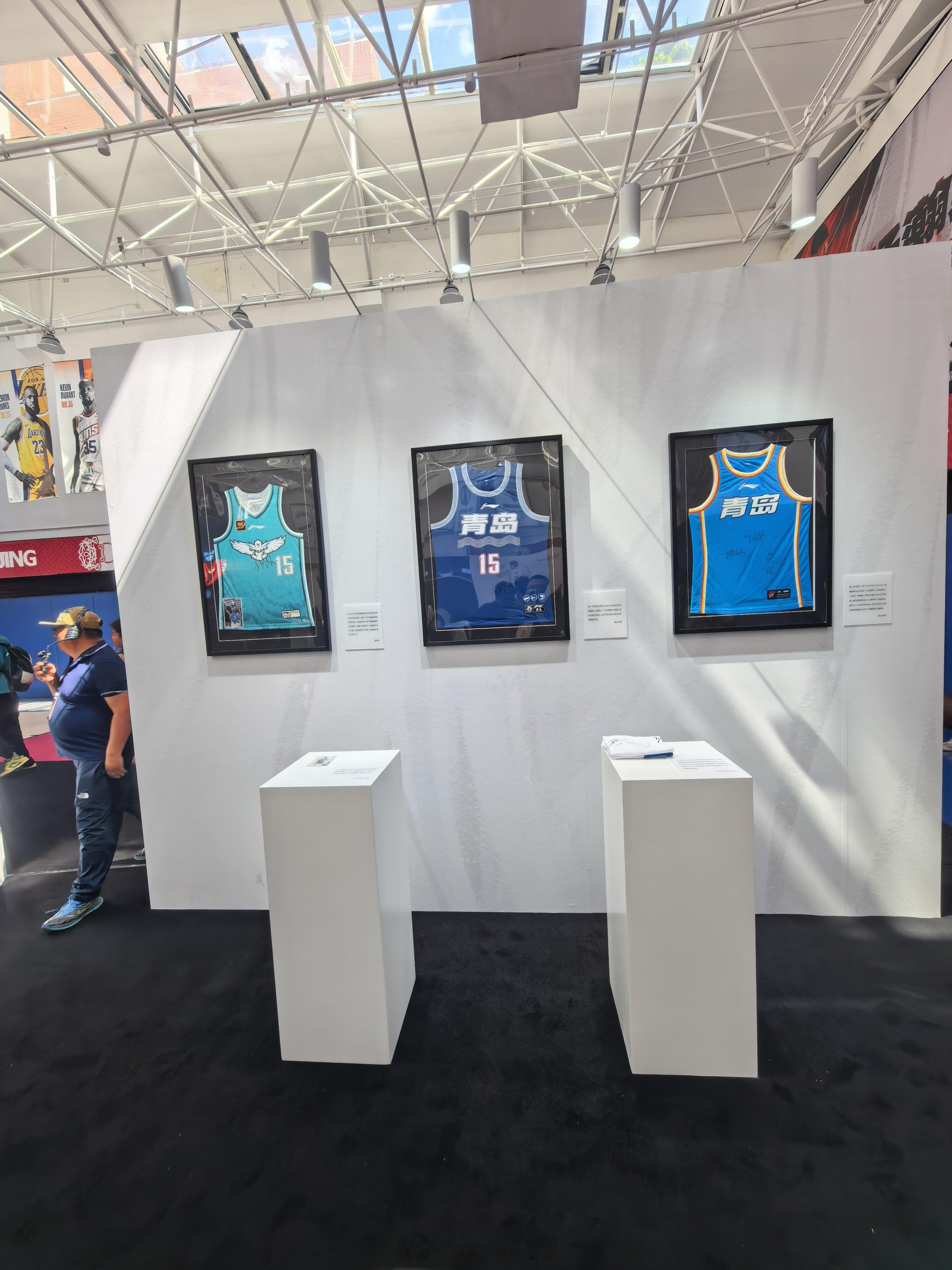 杨瀚森北京见面会杨瀚森  到位 北京·NBA HOOP PARK即刻(东四)