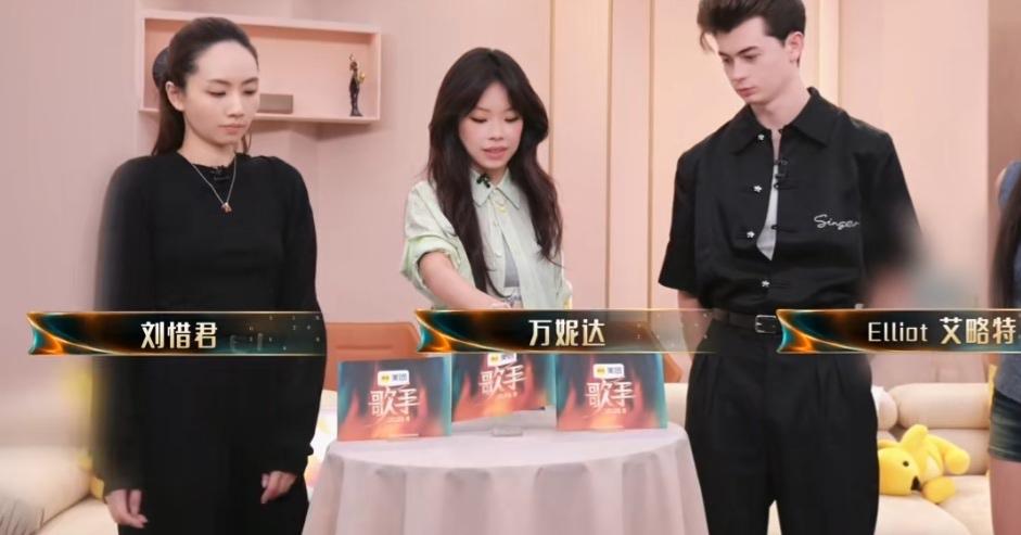 艾略特第一组，万妮达第二组，刘惜君第三组。结果出现意想不到的事。

艾略特第一晋